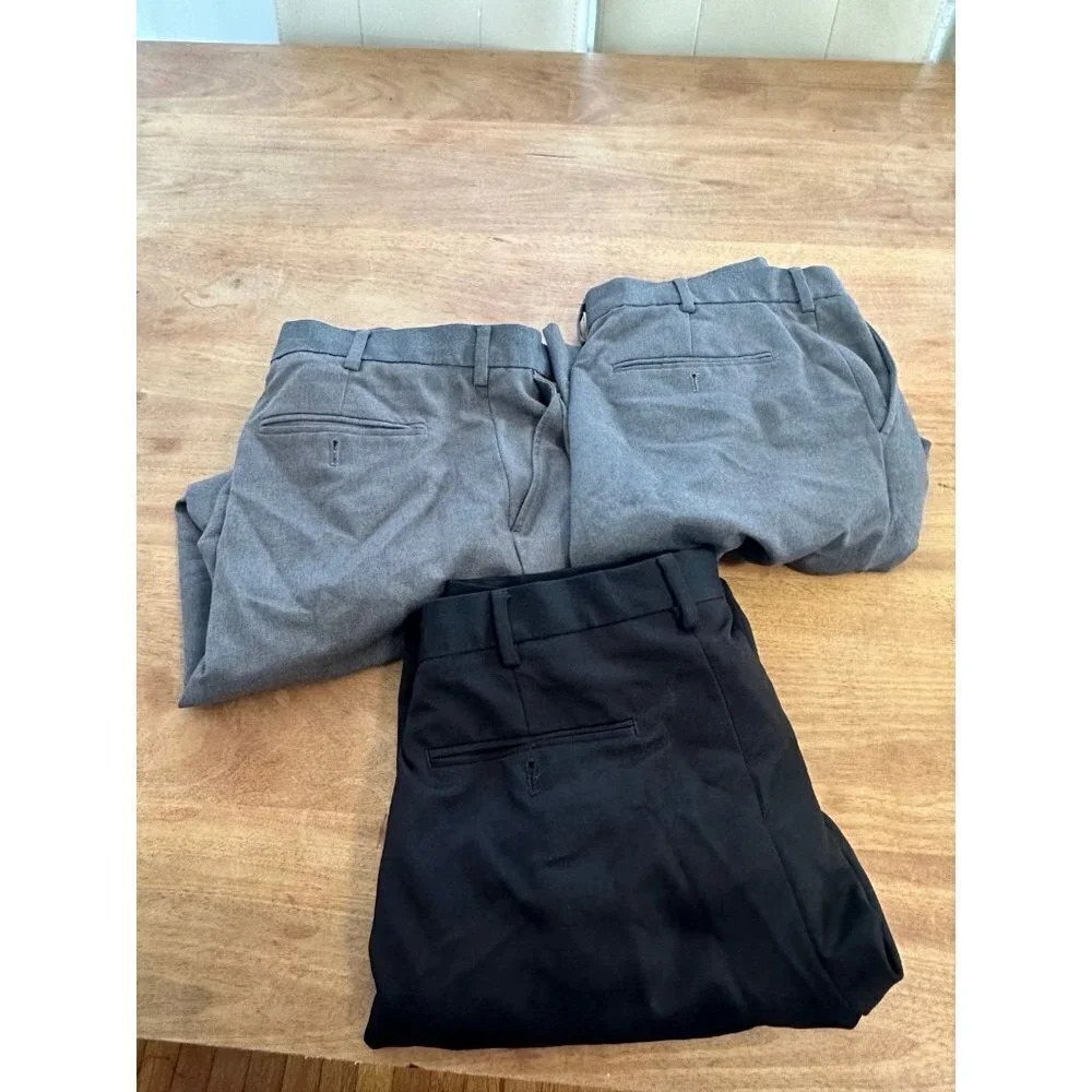 VanHeusen traveler 33/29 (3) pants